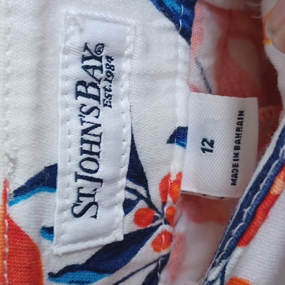 St John’s Bay Slimming Floral Summer Capri Pants  Sz 12 - Picture 3 of 6
